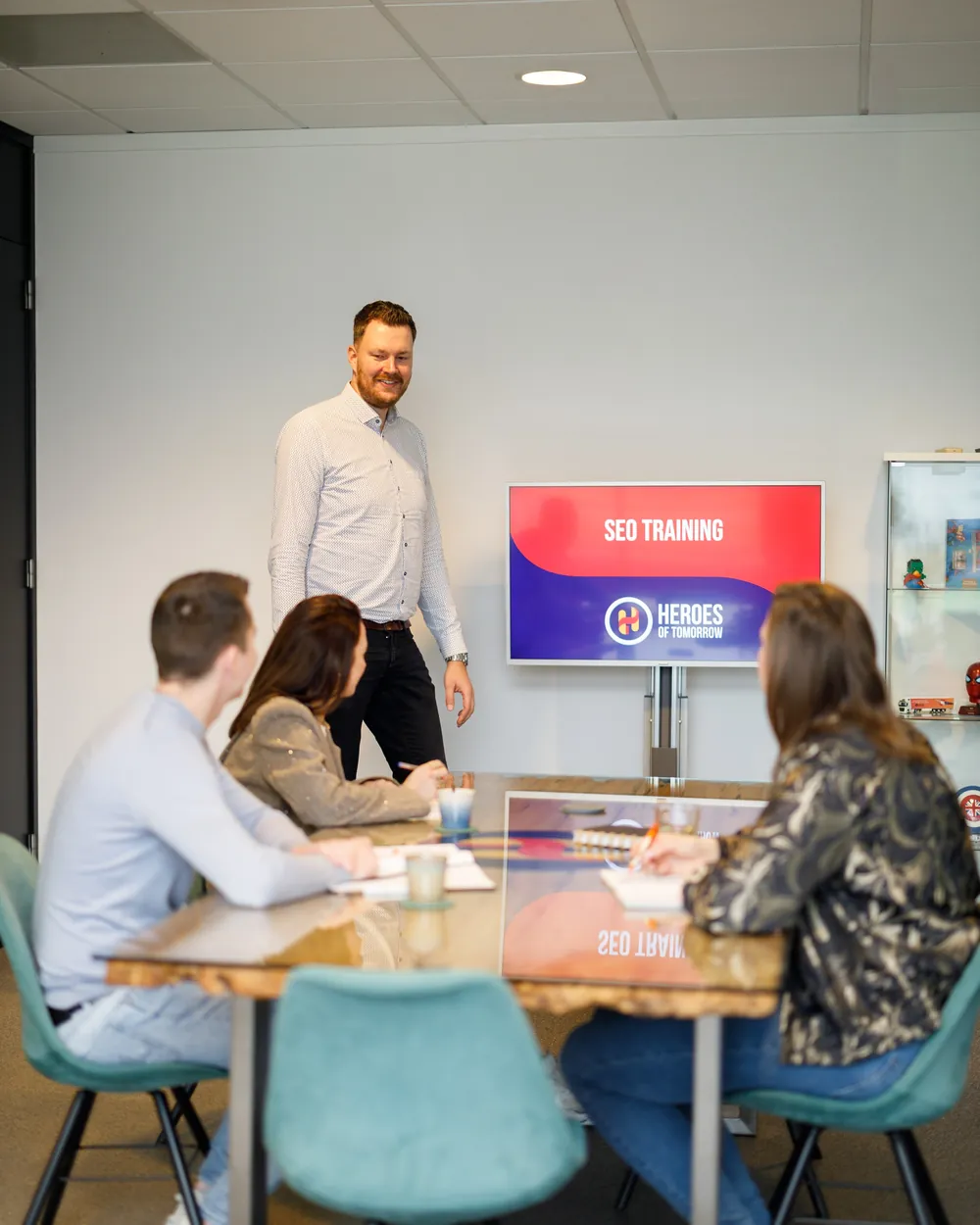 Kennissessie op kantoor